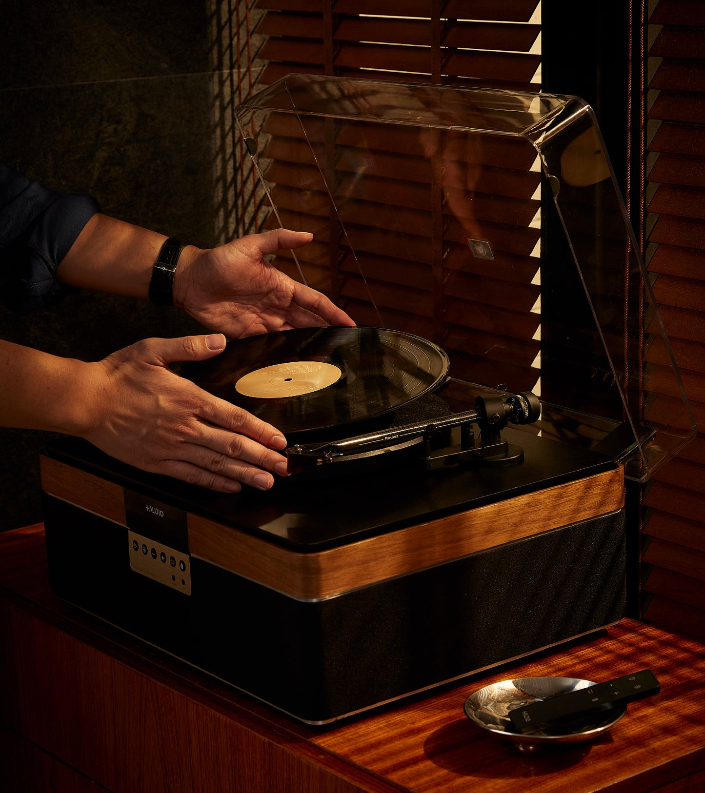 เครื่องเล่นแผ่นเสียง All-In-One The+Record Player